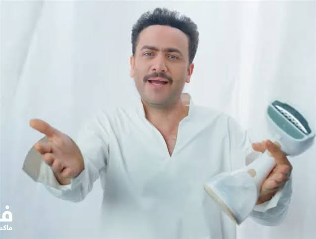 مصطفى قمر يعلق على تقليد تامر حسني له في إعلانه الأخير